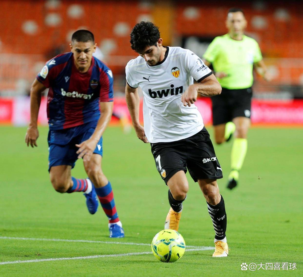 奥克兰fcvs纽卡斯尔喷气机比赛分析